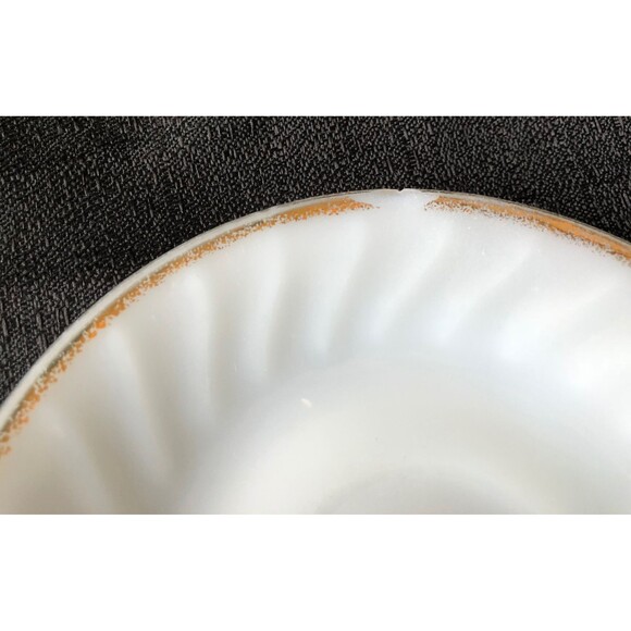 5 Milk Glass Saucers, Swirl Pattern, Golden Anniversary, Anchor Hocking 1950s - Picture 4 of 5
